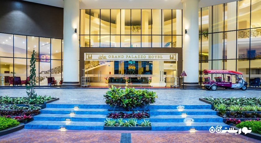 درب ورودی هتل گرند پلازو