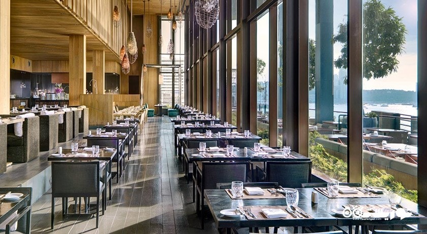 نمایی از رستوران بین المللی اج