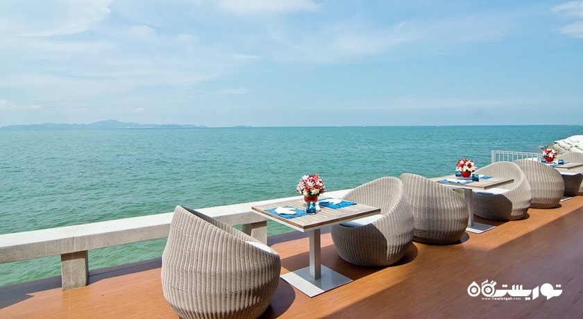 محوطه فضای باز رستوران بریزو