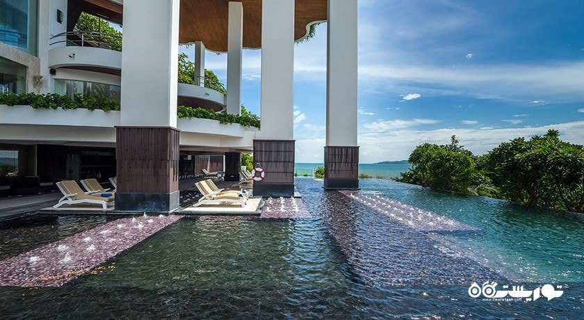 استخر روباز هتل رویال کلیف گرند