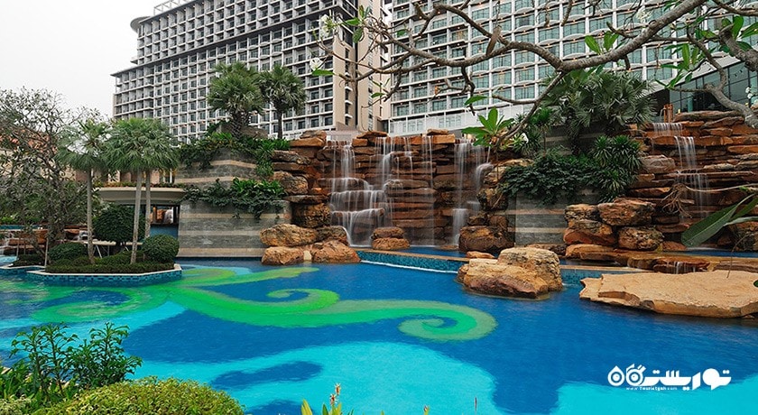استخر روباز هتل زین