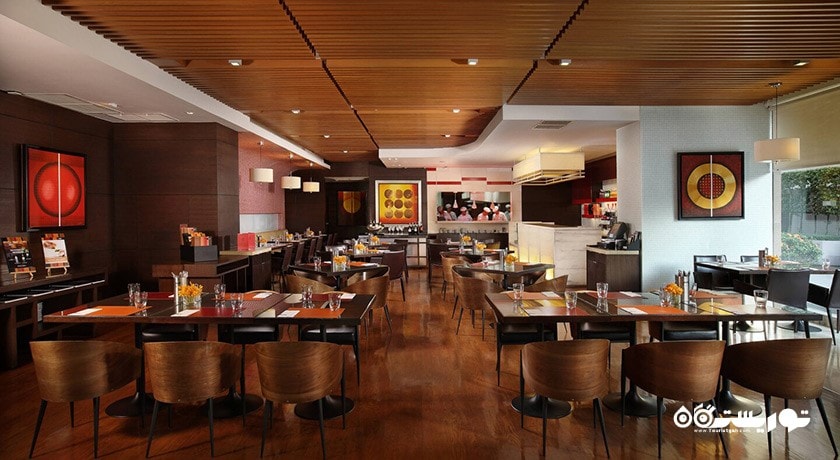 نمای رستوران بین المللی مومو کافه