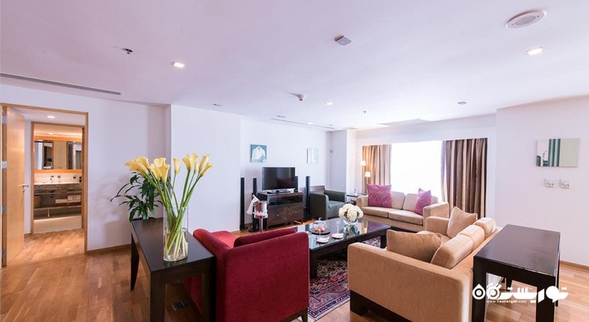 محوطه نشیمن سوئیت سه خوابه