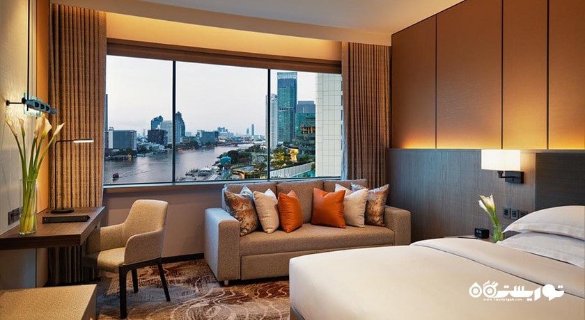 نمای تخت بزرگ اتاق فمیلی