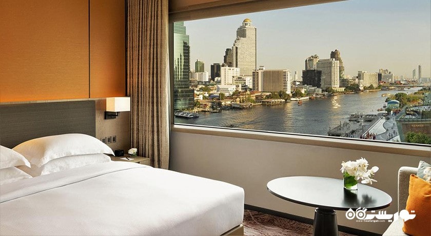 نمای تخت بزرگ اتاق دلوکس