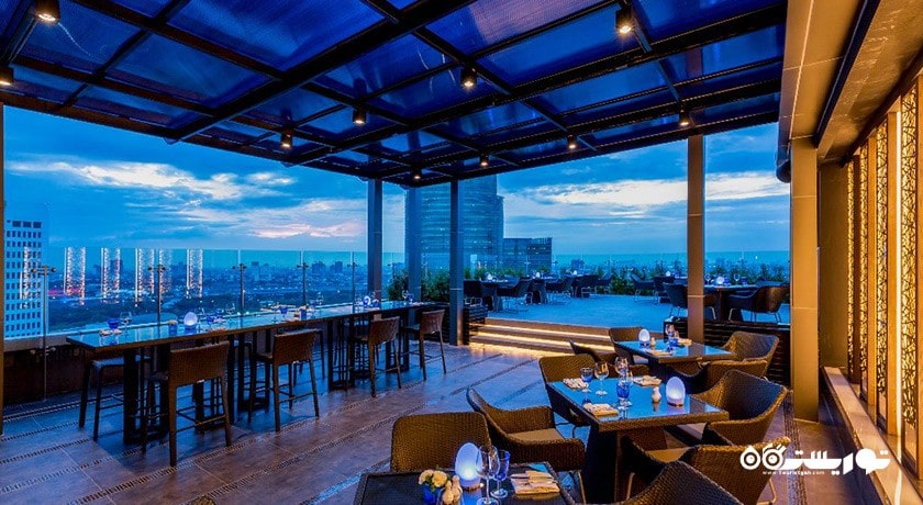 رستوران و بار پشت بام بلو اسکای