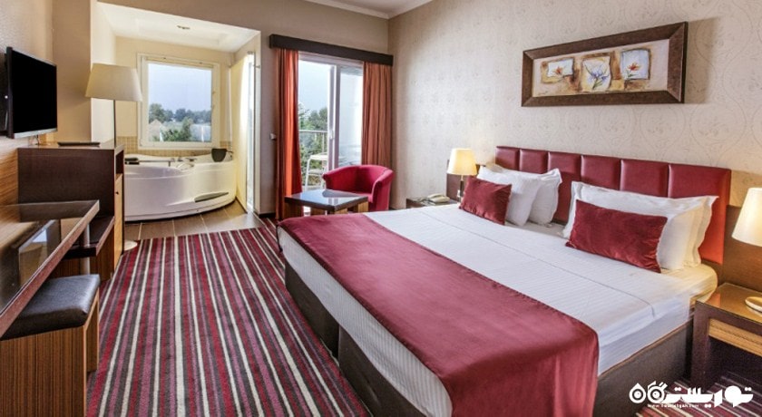 اتاق ورد دلوکس هتل آکوا فنتسی آکوا پارک