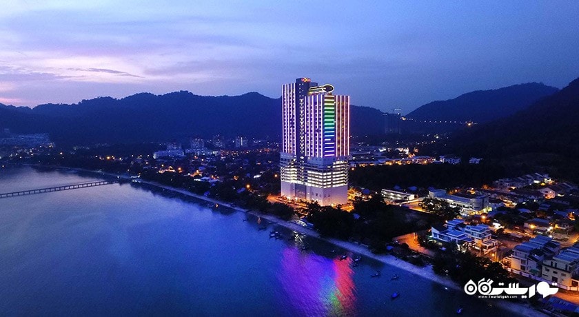 نمای شب هتل لکسیس سوئیتز پنانگ