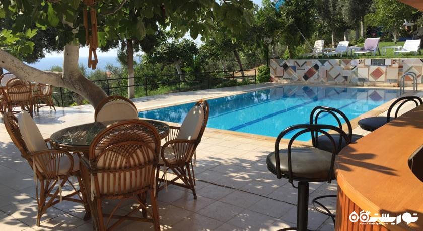 رستوران فضای باز هتل آپارتمان ایژیا