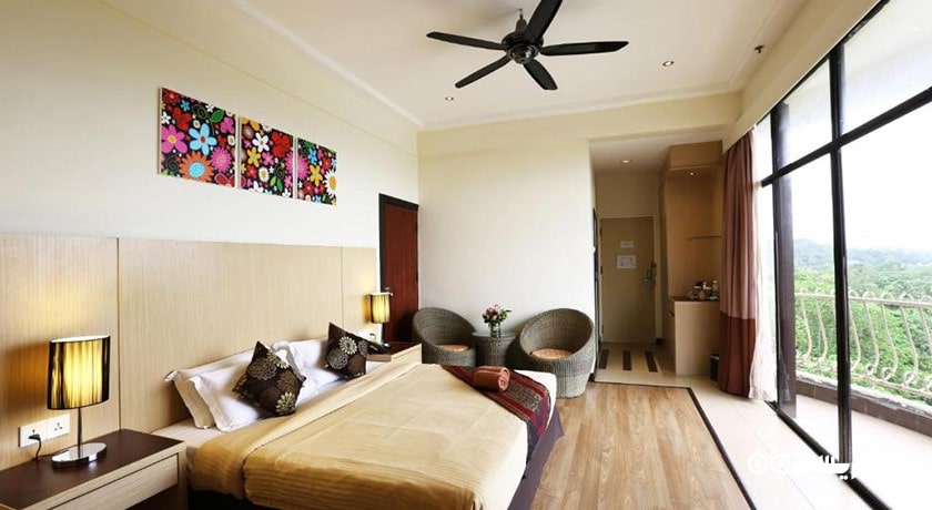 تخت بزرگ اتاق پرمیر دلوکس