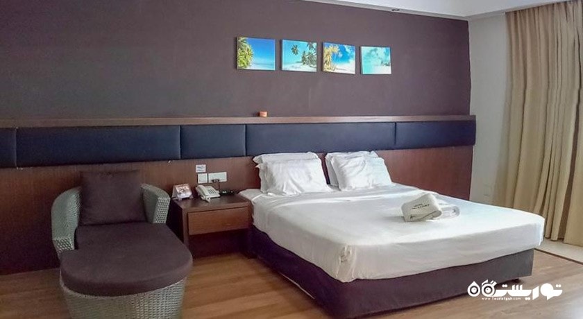 تخت بزرگ اتاق پرمیوم دلوکس