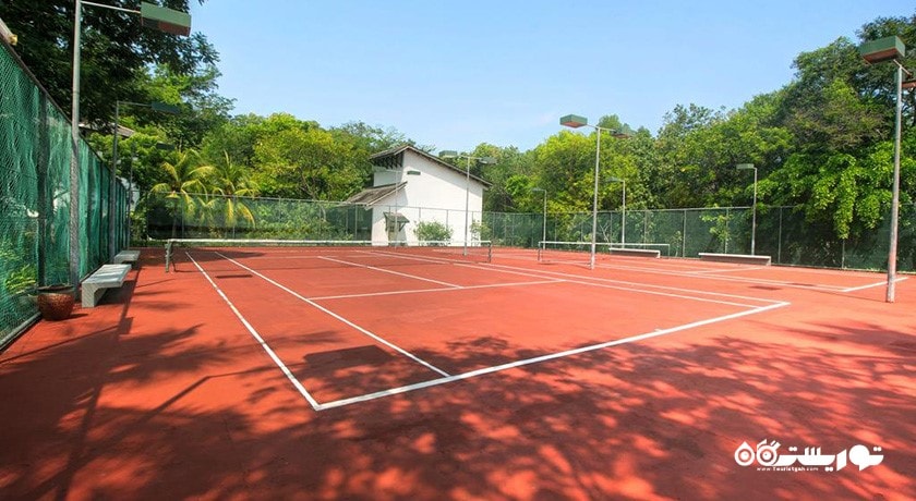 نمایی از زمین تنیس اختصاصی هتل