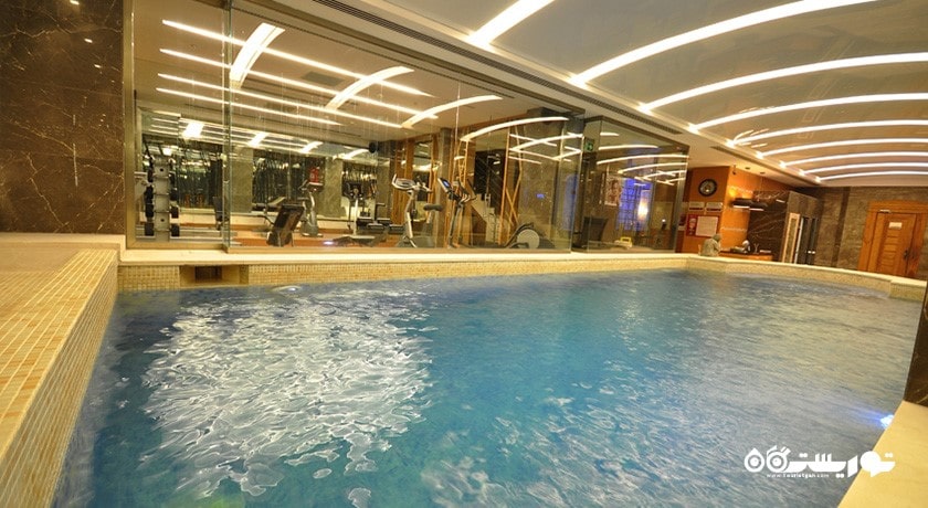 استخر سرپوشیده هتل و اسپا لونی
