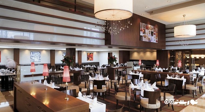 نمای رستوران غذای مدیترانه ای آزور