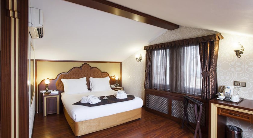 نمای تخت بزرگ اتاق دبل