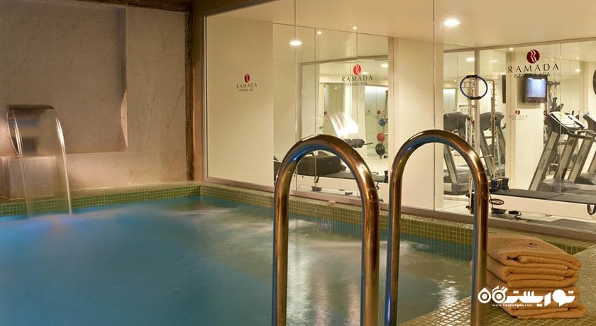 استخر سرپوشیده هتل رامادا استانبول آسیا