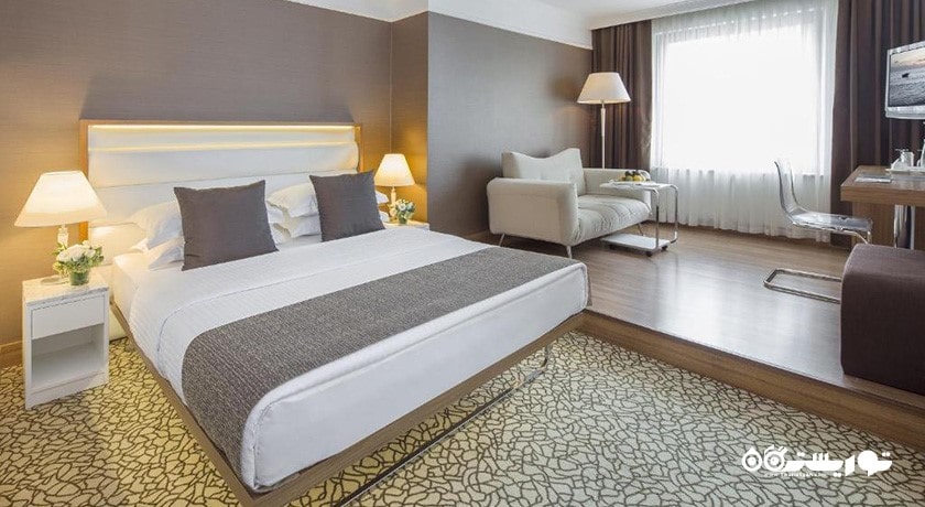 نمای تخت بزرگ اتاق اگزکیوتیو