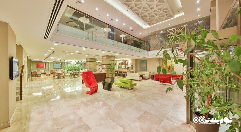 نمای لابی هتل رامادا استانبول تکسیم