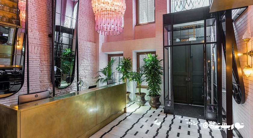 میز پذیرش هتل روم میت امیر