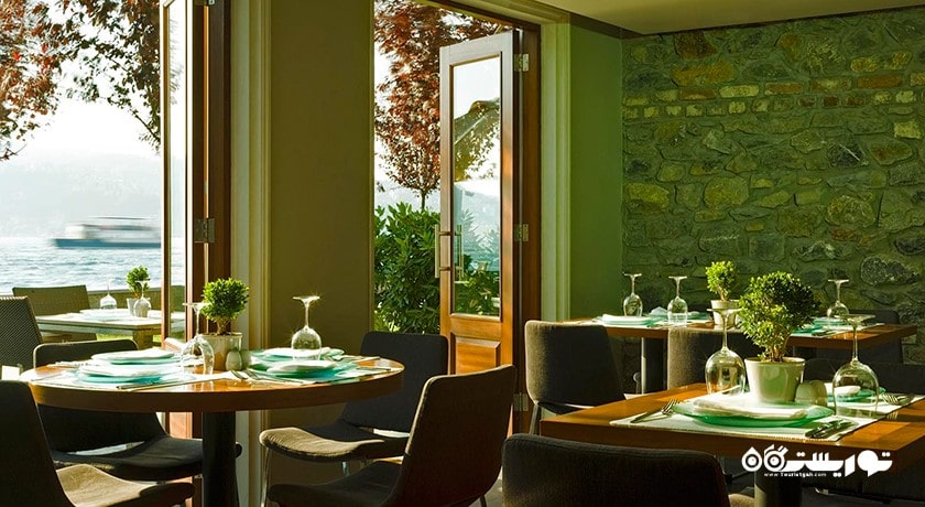 رستوران واتر فرانت هتل سوماهان آن د واتر