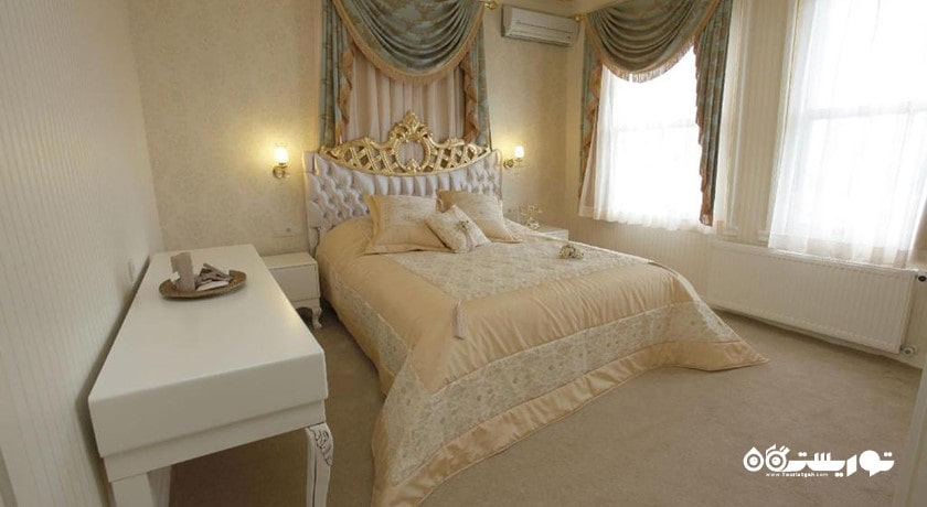 نمای تخت بزرگ اتاق فمیلی