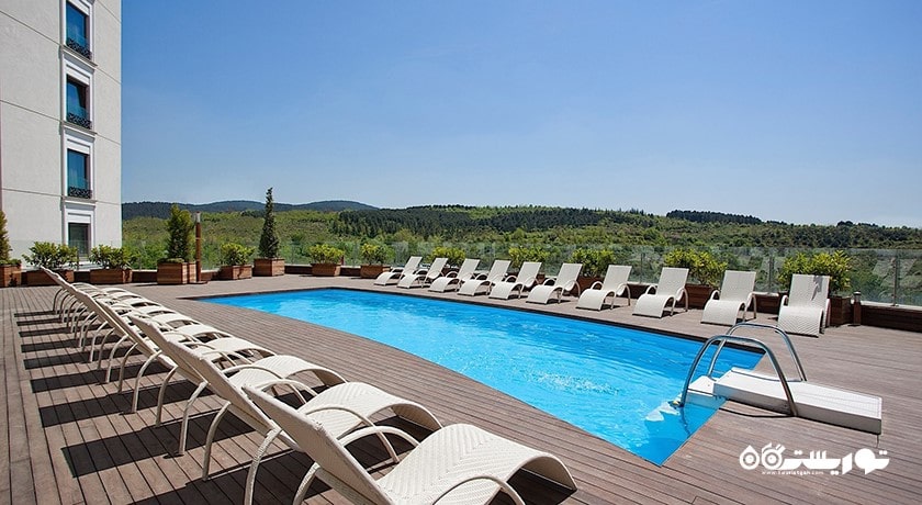 استخر روباز هتل لیماک یوریژیا لاکچری