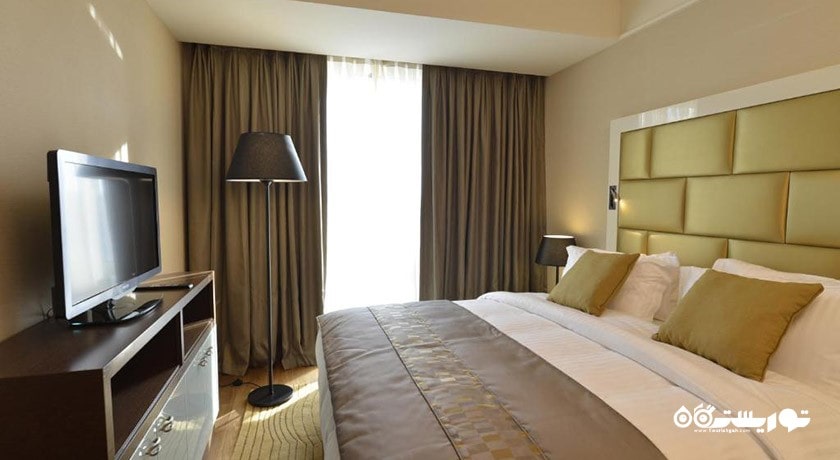 نمای تخت بزرگ اتاق رزیدنس