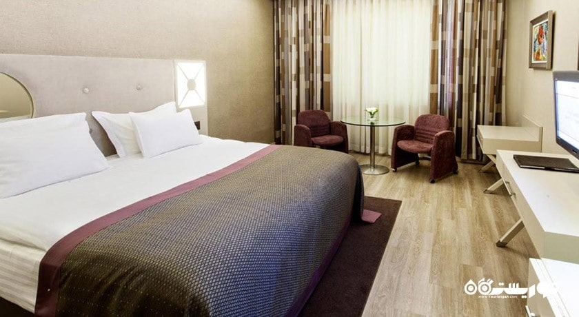 نمای تخت بزرگ اتاق سوپریور