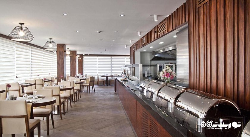 نمای رستوران هتل ویکتوری اند اسپا