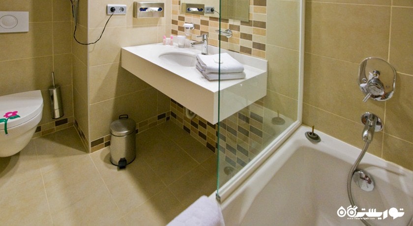 حمام و سرویس بهداشتی اتاق ها