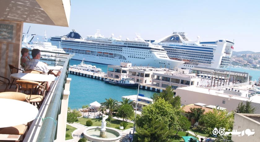 چشم انداز دریا از بالکن اتاق