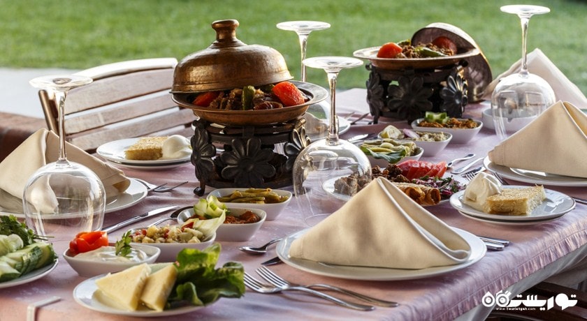 میز غذا در رستوران آلاکارت سوفرا