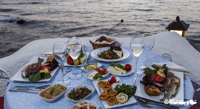 رستوران پانوراما با چشم انداز دریا