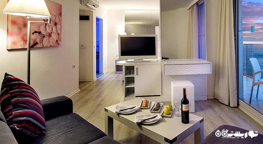 سوئیت جونیور هتل له بلو اند ریزورت