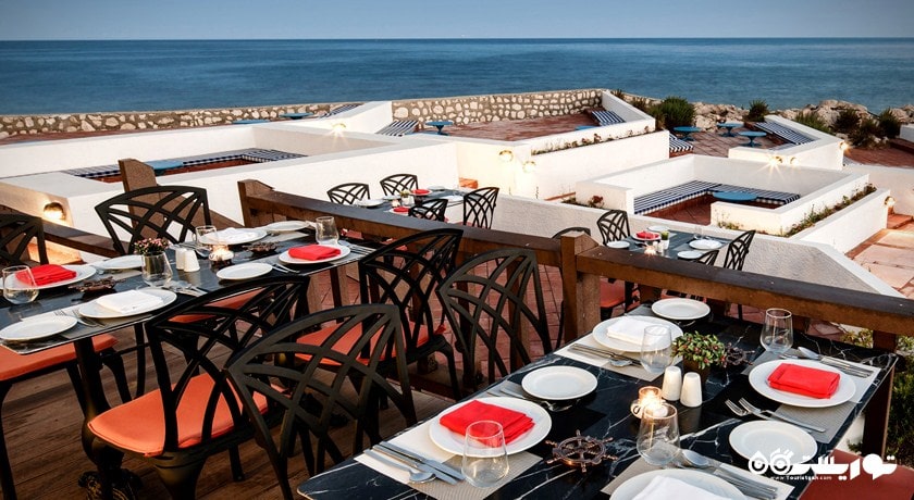 محوطه فضای باز رستوران له بلو