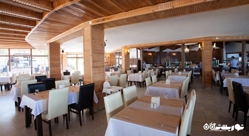 رستوران اصلی هتل عمر هالیدی ریزورت