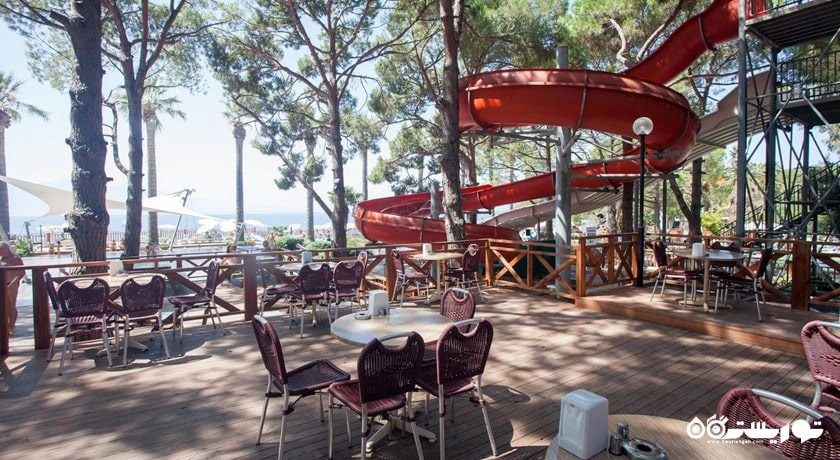 نمای بار استخر هتل