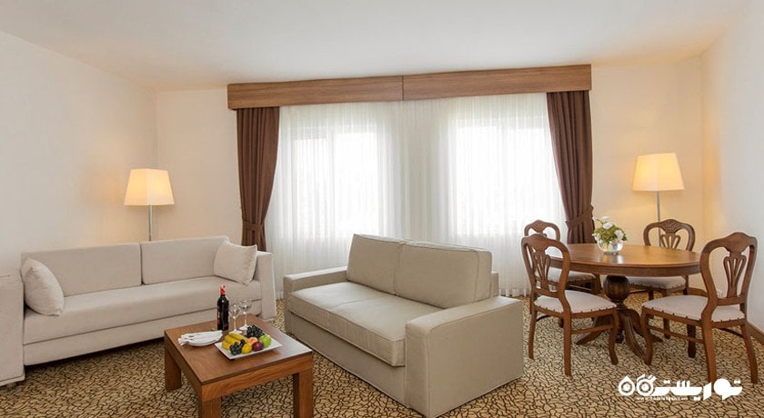 محوطه نشیمن سوئیت سینیور