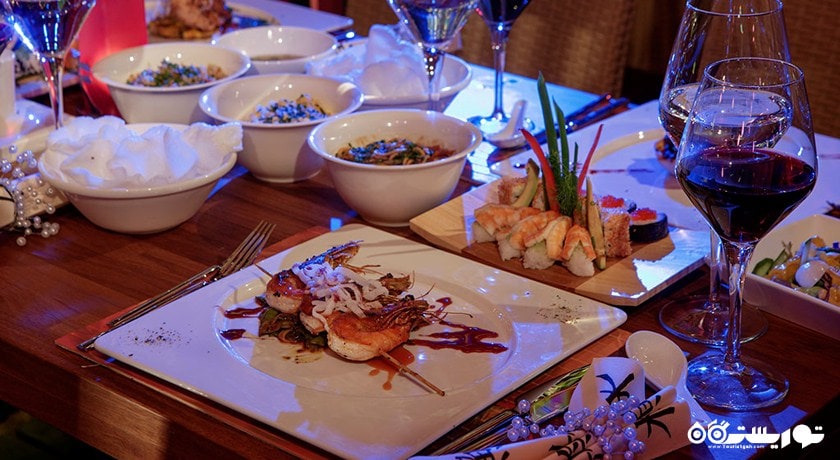 میز غذای رستوران آلاکارت تای