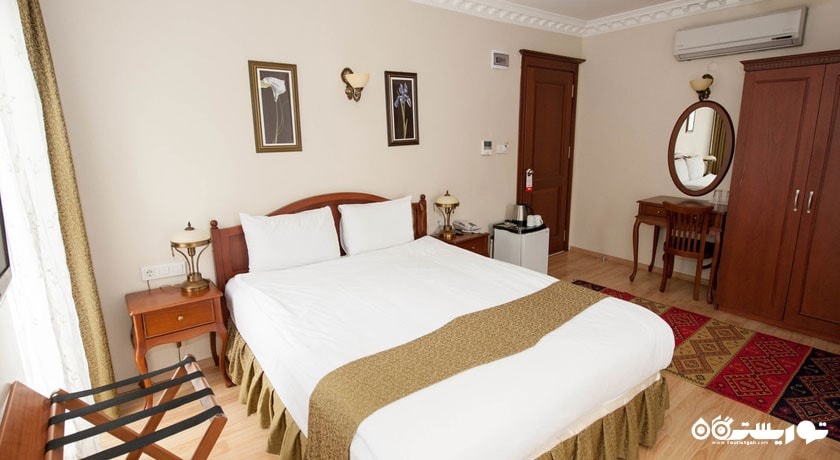 نمای تخت بزرگ اتاق فمیلی