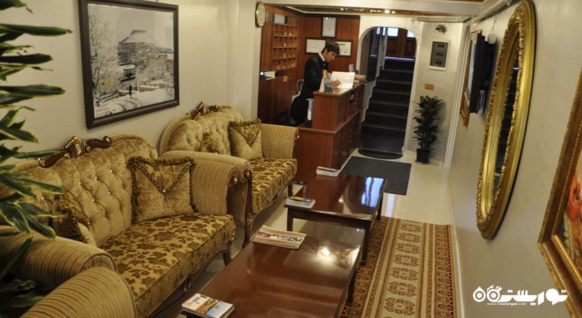 محوطه نشیمن لابی و میز پذیرش