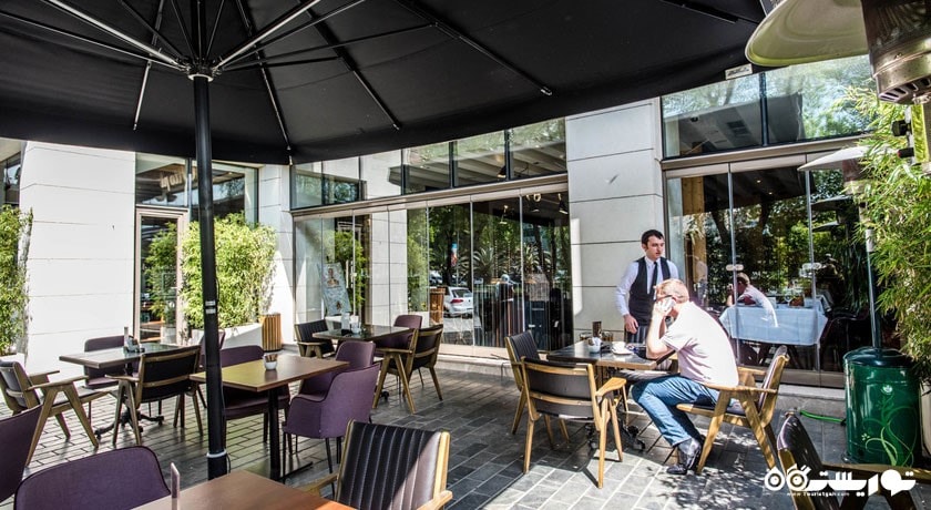 محوطه فضای باز رستوران اتوپلاس