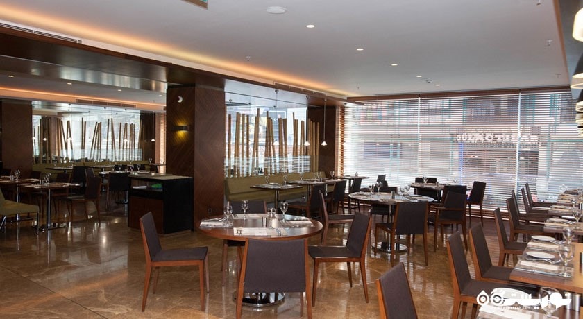 رستوران اولد تان هتل دبل تری بای هیلتون