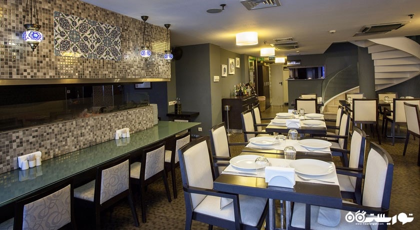 فضای سرپوشیده رستوران باربیکیو