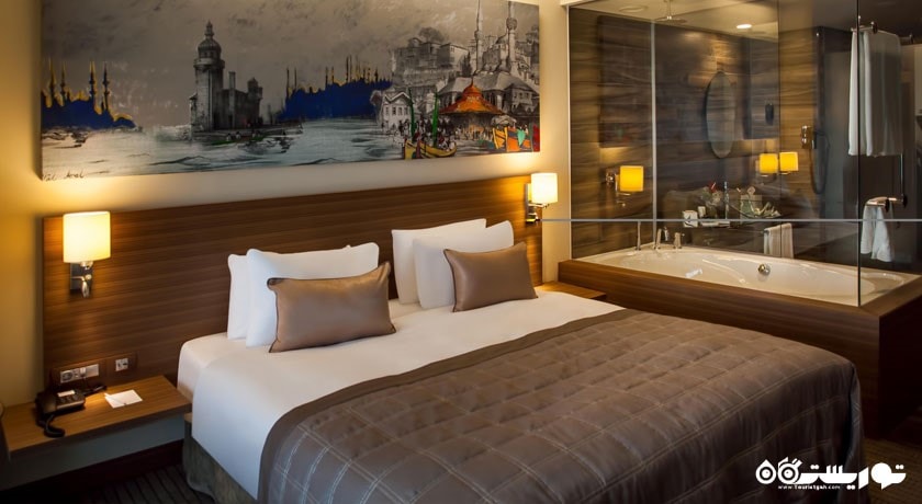 تخت بزرگ اتاق اگزکیوتیو