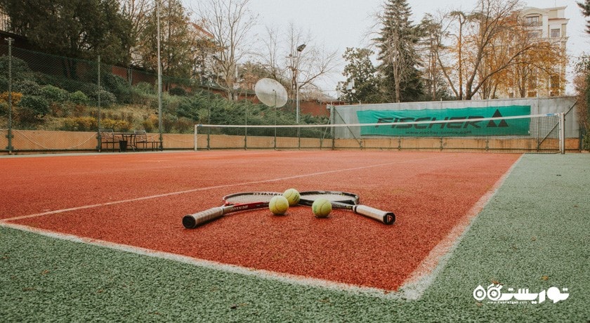 نمای زمین تنیس اختصاصی هتل