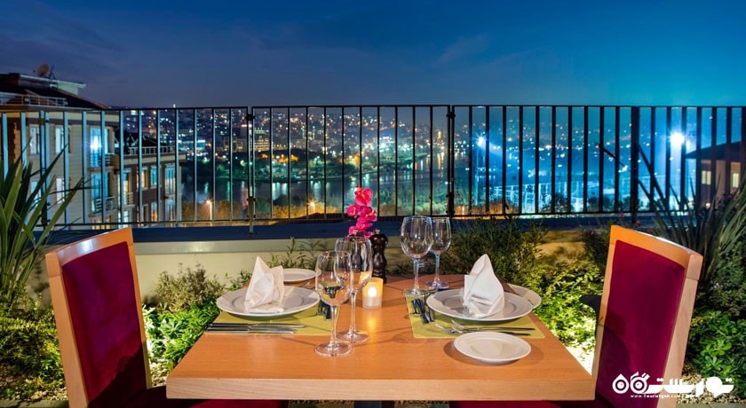 چشم انداز زیبای دریا از رستوران هتل