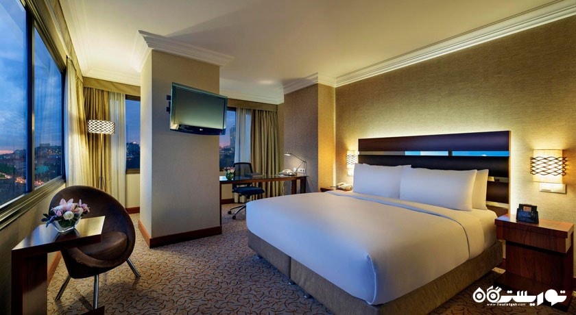 تخت بزرگ اتاق کوئین دلوکس