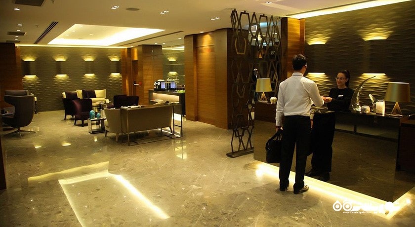 میز پذیرش هتل اونت گارد تاکسیم