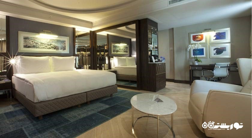 تخت بزرگ سوئیت با چشم انداز دریا